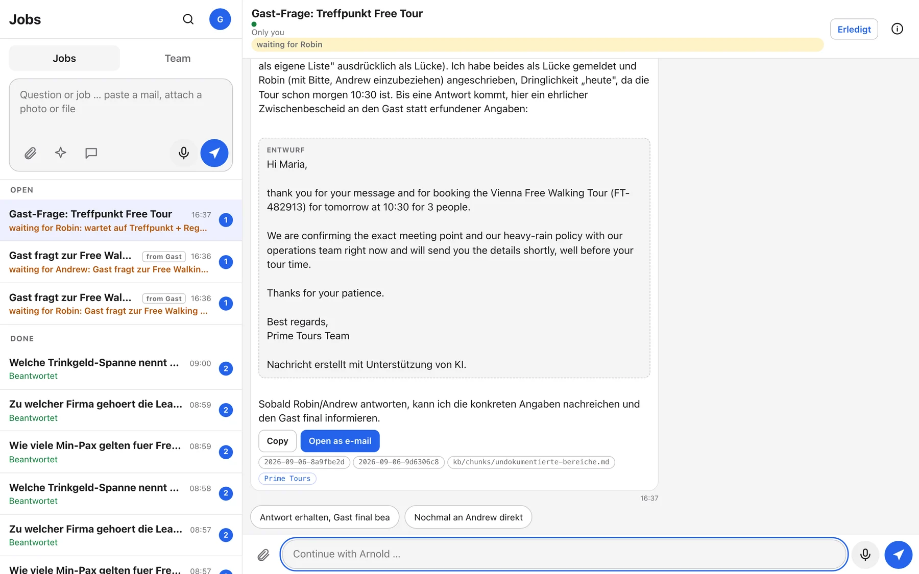 A draft reply to a guest inside a grey Entwurf box, with Copy and Open as e-mail buttons